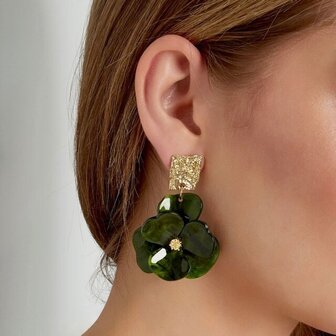 Oorbellen resin bloem groen