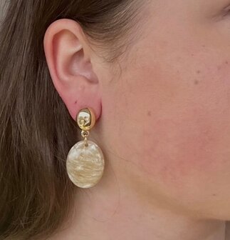 Oorbellen ovaal resin fuchsia