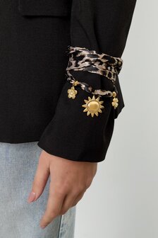 Armband shawl vis zand