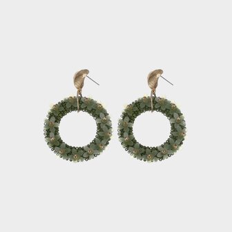 Gouden oorbellen met ronde groene glaskraal bloemen pailletten en hart stekers 5,5 cm