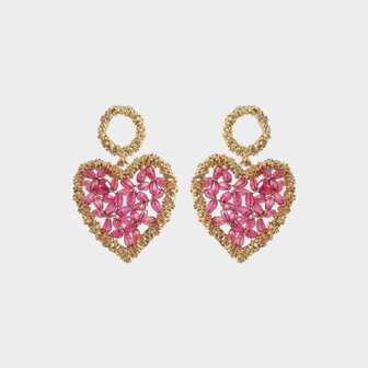 Gouden oorbellen met hart van roze facetkralen in gouden setting open oorstekers 5,5 cm