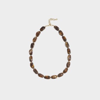 Gouden ketting met bruine vierkante resin kralen