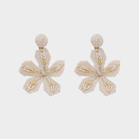 Oorbellen bloem kraal beige