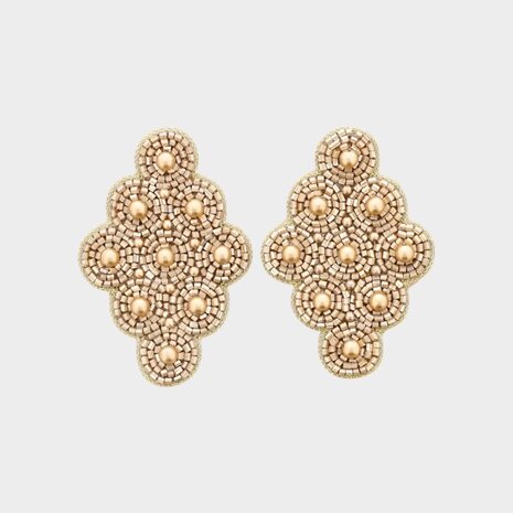 Gouden ruit oorbellen bedekt met kraaltjes op vilt 7 centimeter