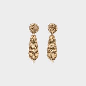 Gouden oorbellen van glaskraaltjes aan gouden oorstekers van glaskraaltjes lengte 5 cm