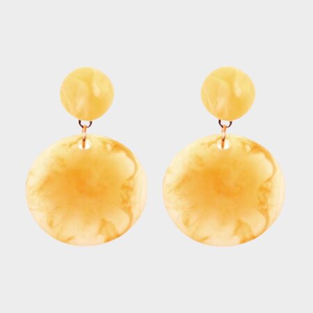 Oorbellen resin mat geel