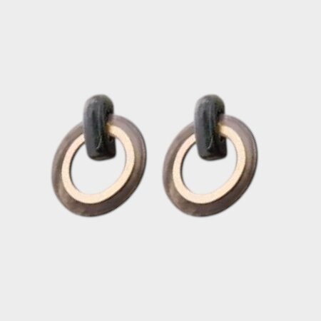 Oorbellen resin cirkel grijs