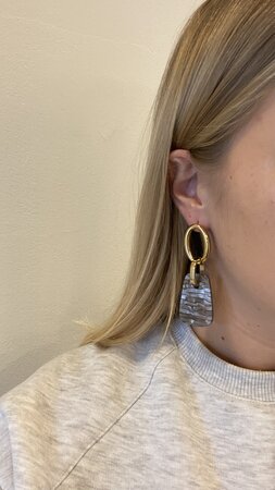 Oorbellen resin mozaïek grijs