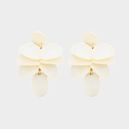 Oorbellen bladeren resin beige