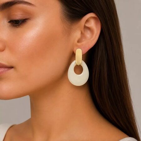 Oorbellen steker druppel beige
