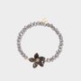 Armband kraal bloem grijs